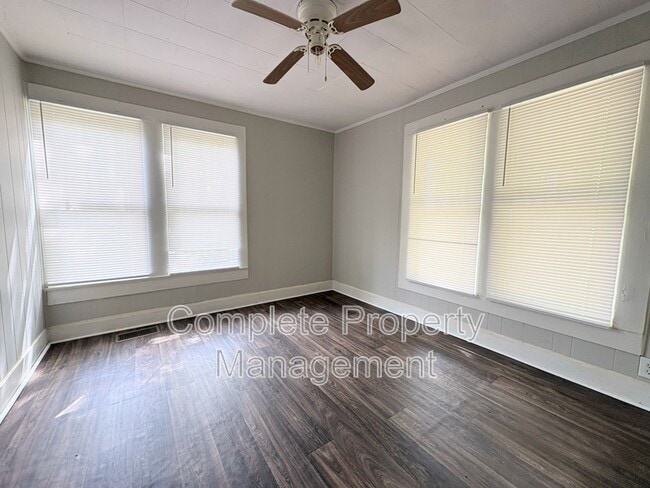 Building Photo - 1015 11th St N