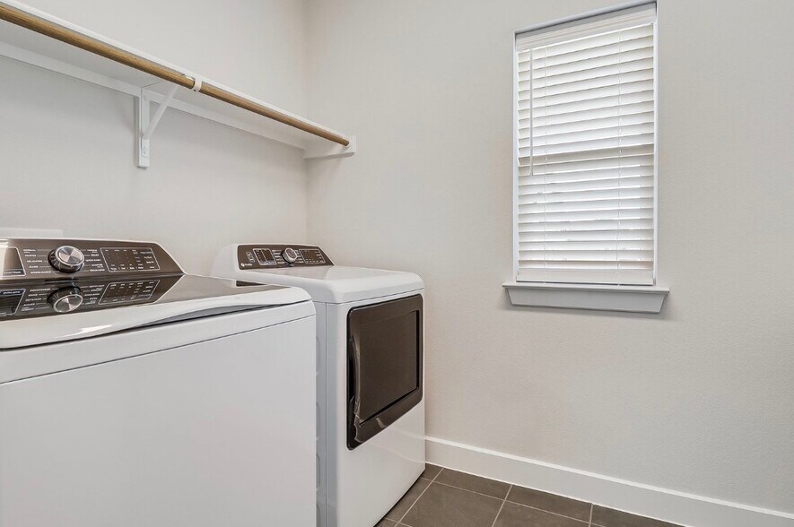 Building Photo - 6006 Rangeland Rd