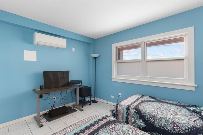 Building Photo - Wake Up to Ocean Views – Fully Furnished 2BR/1BA Condo Available for 1-Year Lease!