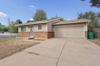Building Photo - 2390 Middleton Ct