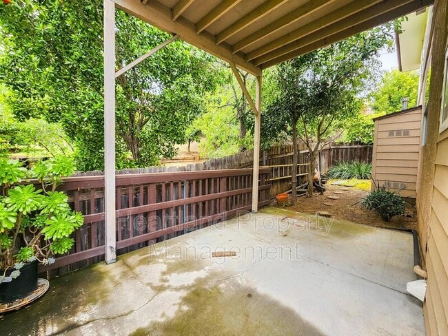 Building Photo - 9617 Tropico Dr