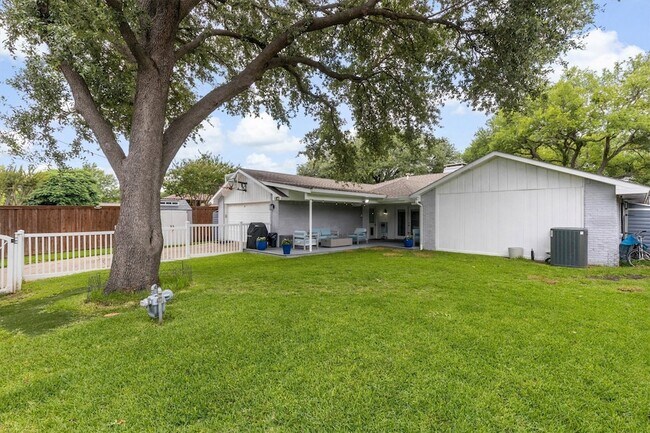 Building Photo - 7830 La Sobrina Dr