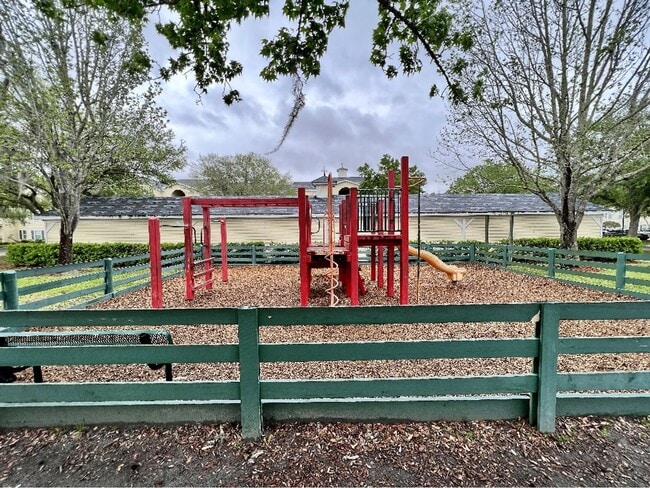 Building Photo - nice and quiet condo in desirable New Tamp...