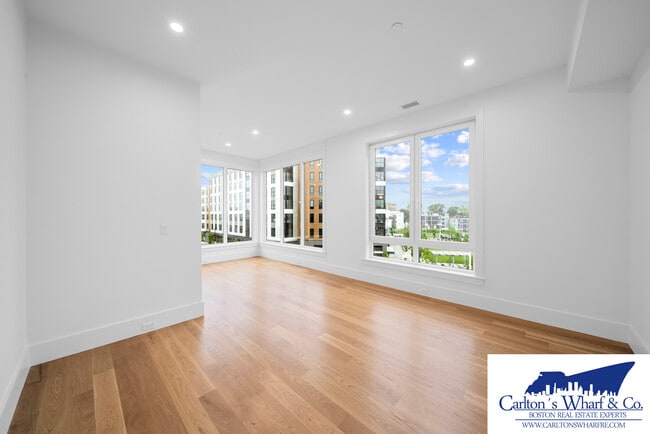 Building Photo - 218 Old Colony Ave