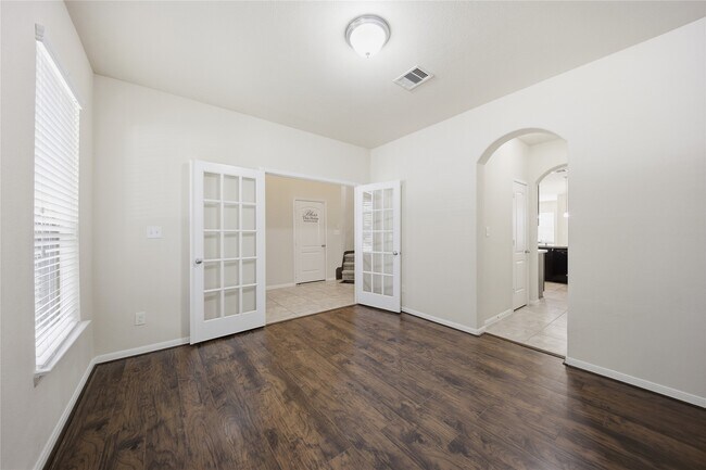 Building Photo - 24014 Via Viale Dr