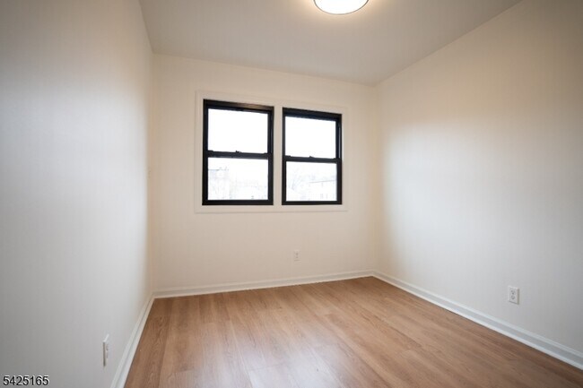 Building Photo - 27 Alan Terrace