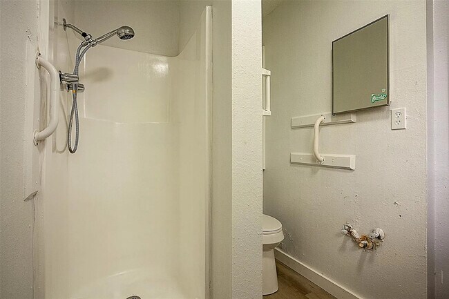 Building Photo - 565 25th St