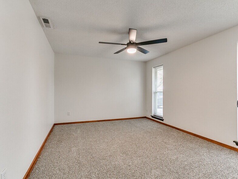 Building Photo - 1548 Bradley Pl