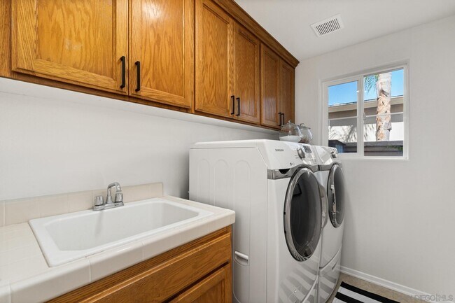 Building Photo - 3849 Chippewa Ct
