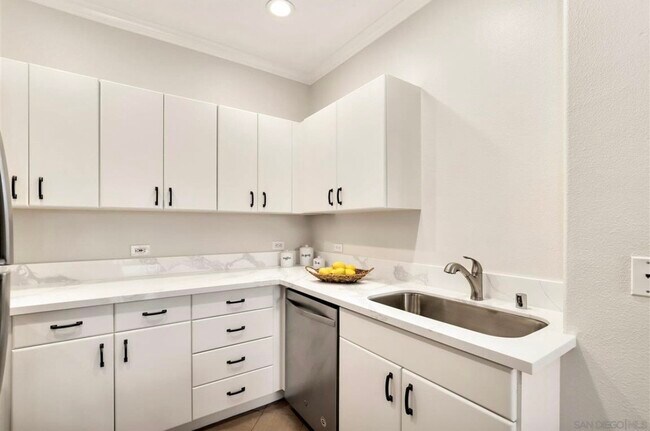 Building Photo - 1642 Seventh Ave