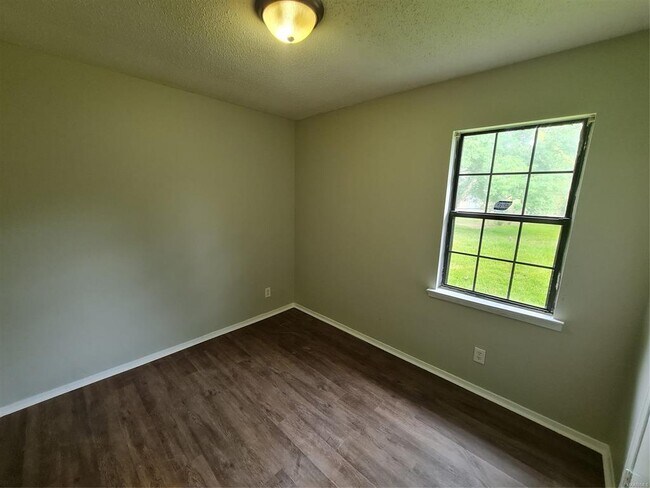 Building Photo - 3044 Cross Creek Dr