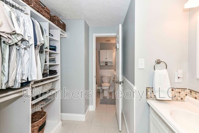 Building Photo - 1661 Fieldthorn Dr