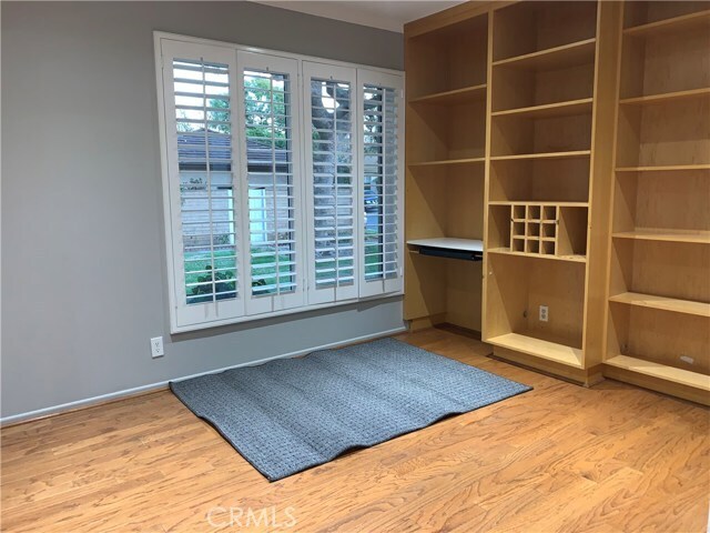 Building Photo - 5201 Thorn Tree Ln