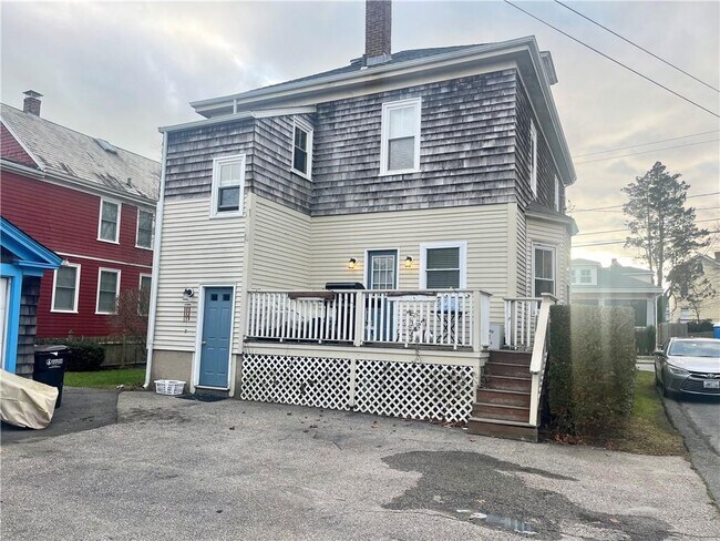 Building Photo - 132 Gibbs Ave