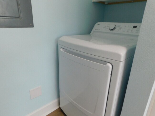 Building Photo - 2 Bedroom Located in Summerfield Community