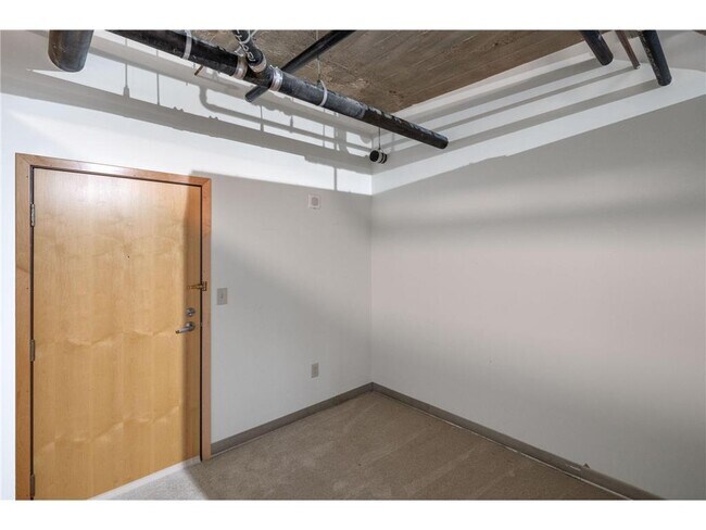Building Photo - 521 S 7th St