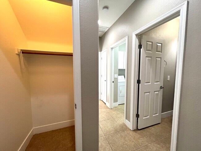 Building Photo - 12037 Contorno Vista Ct