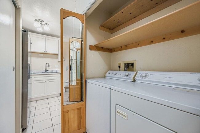 Building Photo - 1858 Centaur Cir