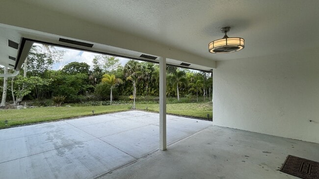 Building Photo - Spacious 3-Bedroom Oasis in Loxahatchee with 2 Full Baths