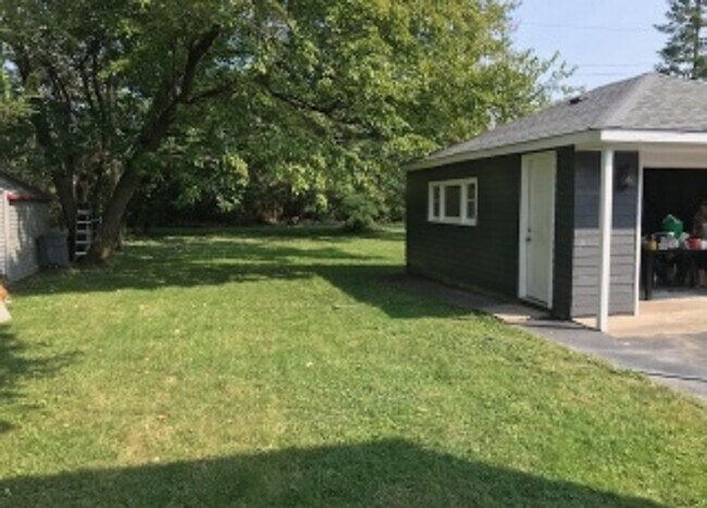 Building Photo - FREE APPLICATION!! Beautiful 4 bedroom hou...