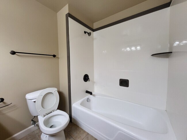 Master bathroom-main floor-2 - 1905 Saint Marys Dr