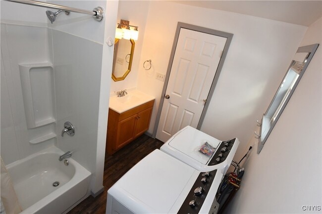 Building Photo - 137 Genesee St