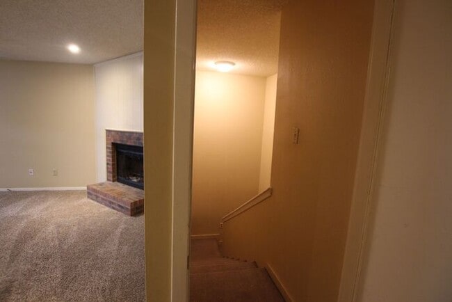 Building Photo - Adorable 3 Bedroom Duplex in Tyler