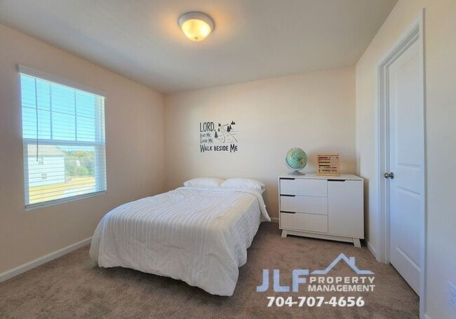Building Photo - Coming Soon-Beautiful 5 Bed/3 Bath Home in...