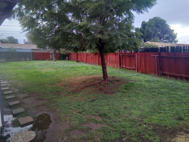Building Photo - Nicely remodeled 3 bedroom 2 bath home wit...