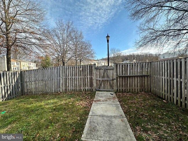 Building Photo - 14781 London Ln