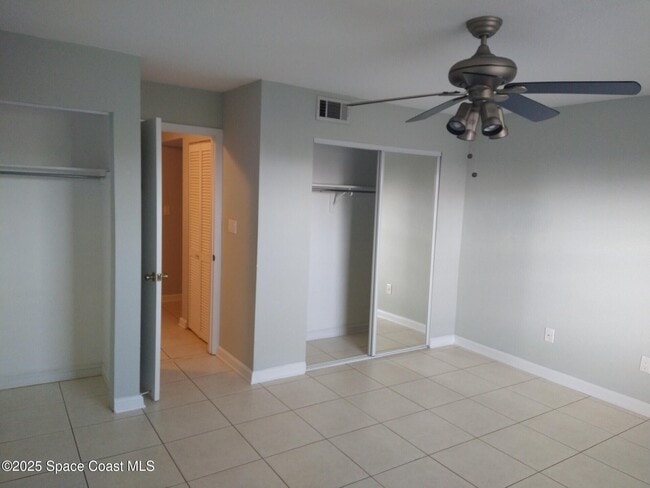 Building Photo - 1020 Pine Tree Dr