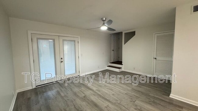 Building Photo - 8342 Century Point Dr N