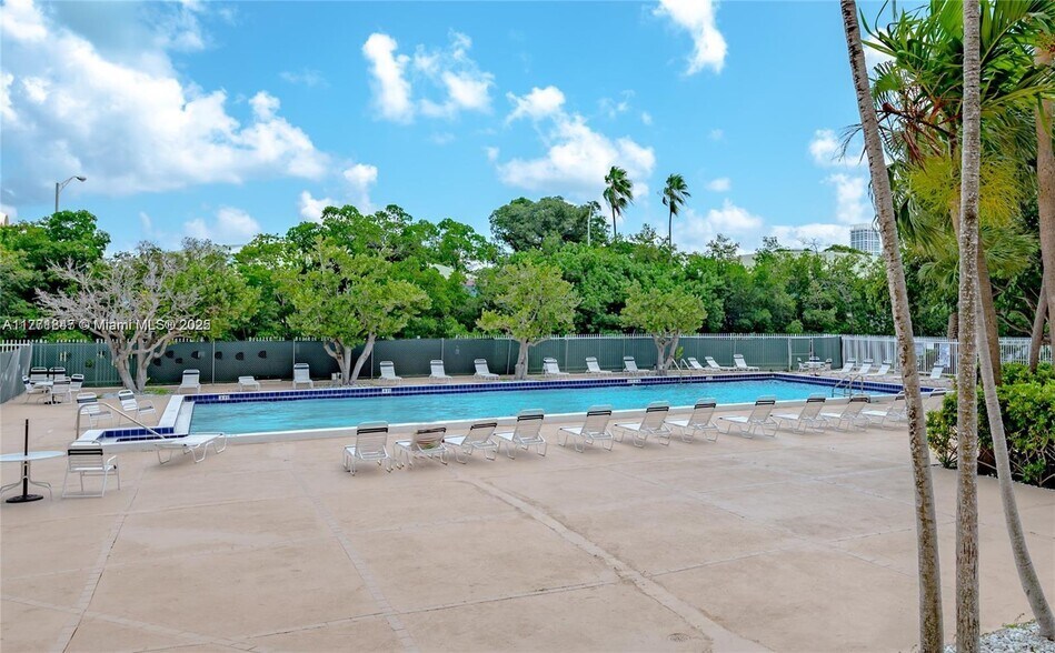 Building Photo - 7441 Wayne Ave