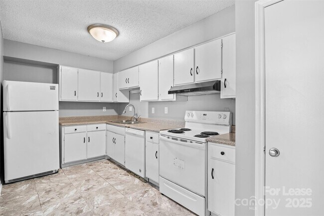 Building Photo - 7984 Shady Oak Trail