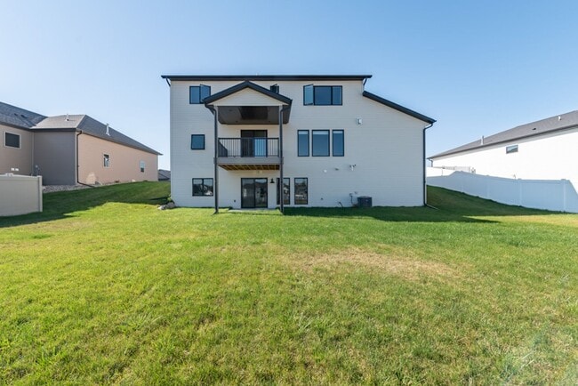 Building Photo - Beautiful Single Family Home in North Bismarck