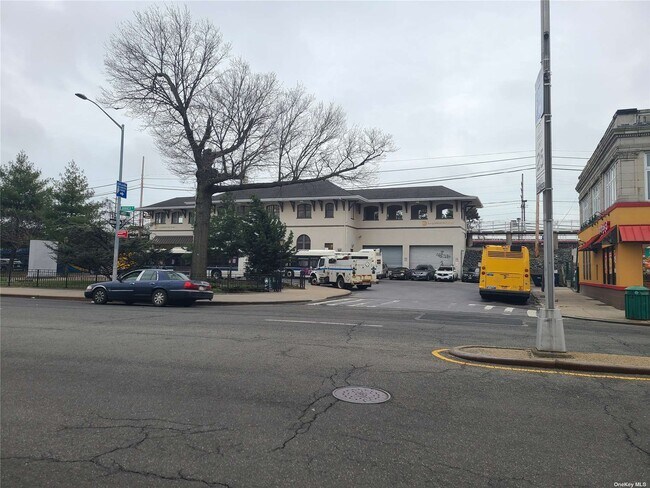 Building Photo - 218-21 Jamaica Ave