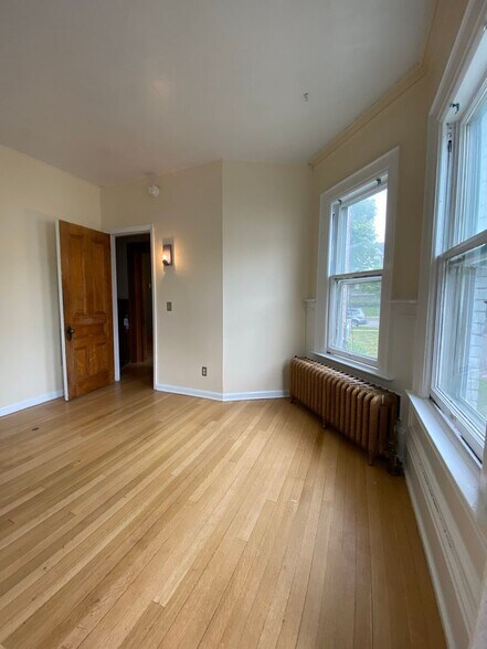 Building Photo - 207 S Union St