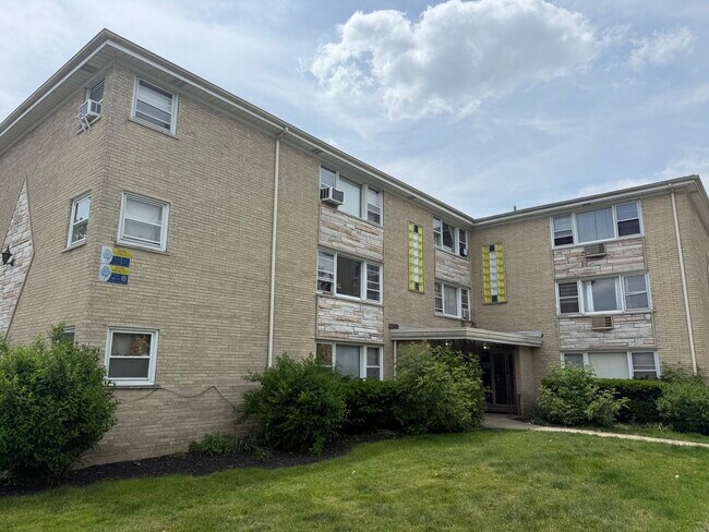 Building Photo - 3556 N Nagle Ave