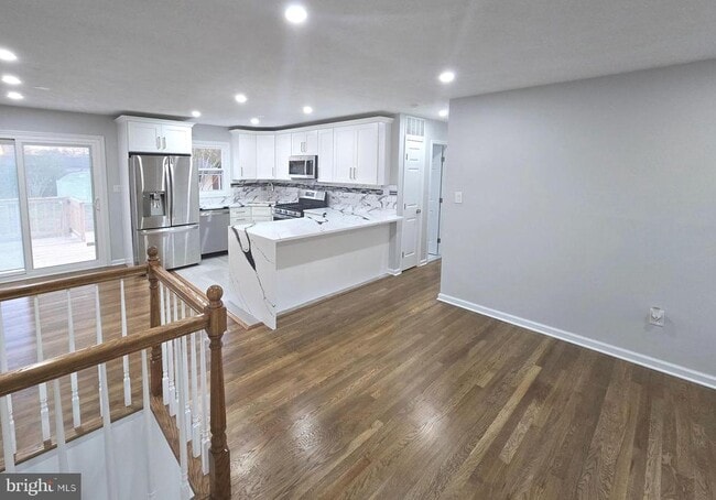 Building Photo - 4813 Lawrence St