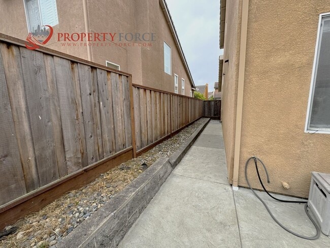 Building Photo - 31 Cymbidium Cir
