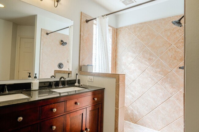 Building Photo - 2609 Link Rd