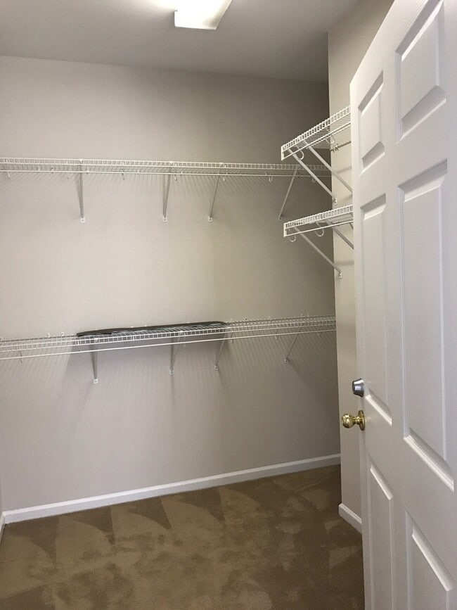 Building Photo - Adorable 1 bedroom 1 bath condo with garage located in Cotwold Park