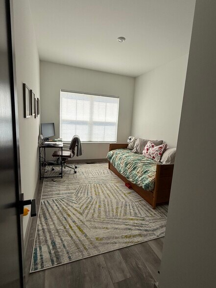 Building Photo - 2084 Edison Park Ln