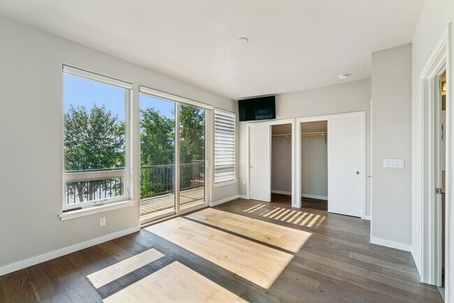 Building Photo - 3520 N Prospect Ln