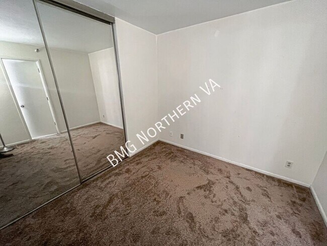 Building Photo - 900 N Stafford St