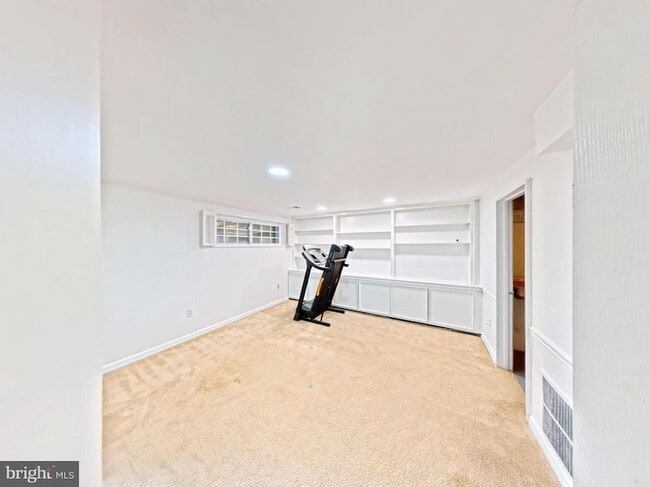 Building Photo - 1012 Loxford Terrace