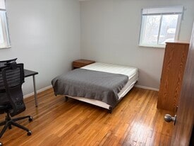 Building Photo - 11895 Cedarcreek Dr