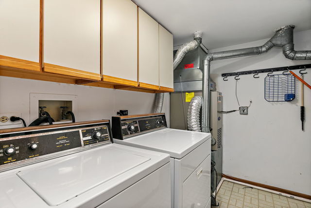 Building Photo - 1871 Fox Run Dr