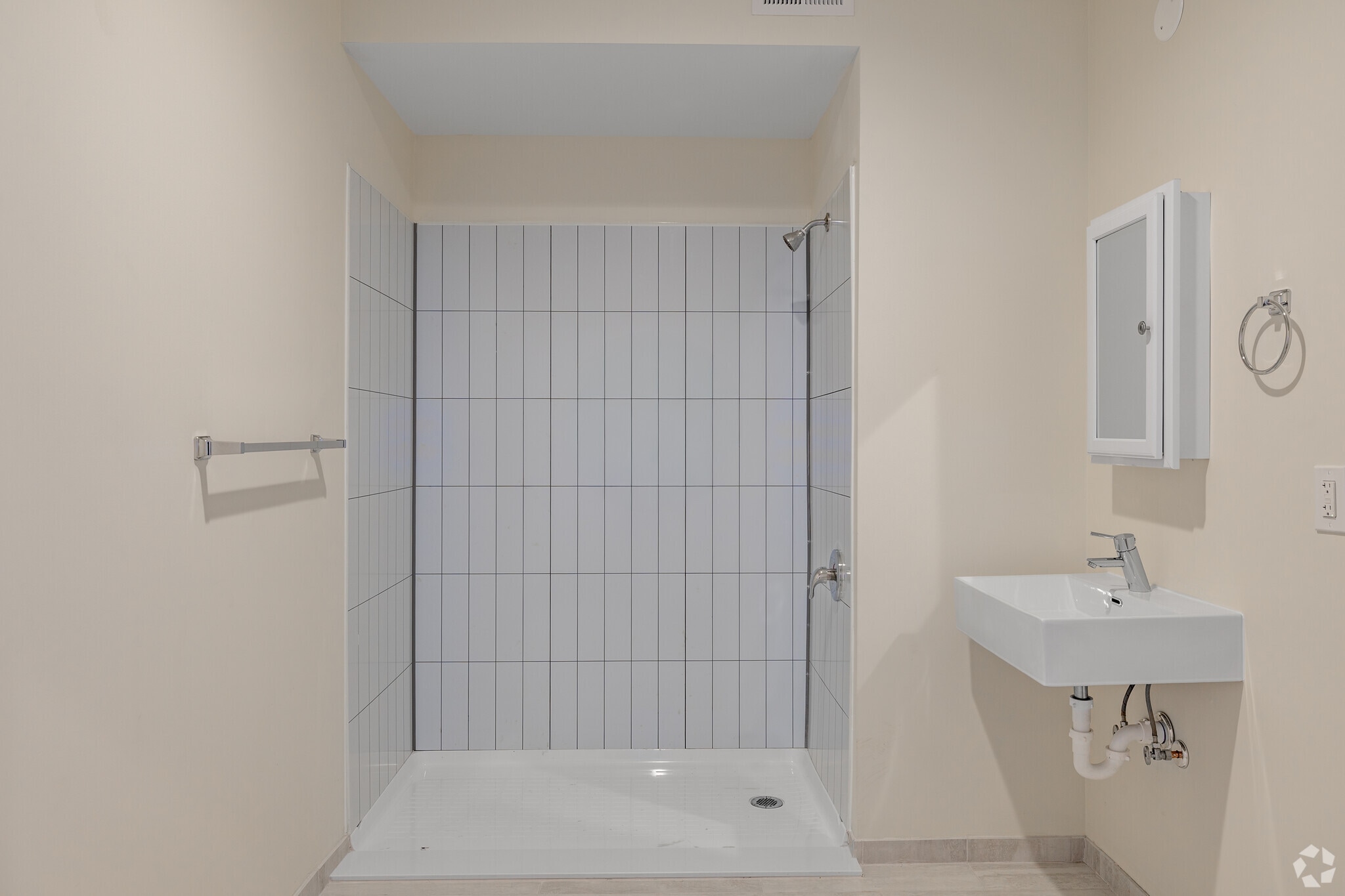 2BR, 1BA - 809SF - Bathroom - 431-435 Morris Ave