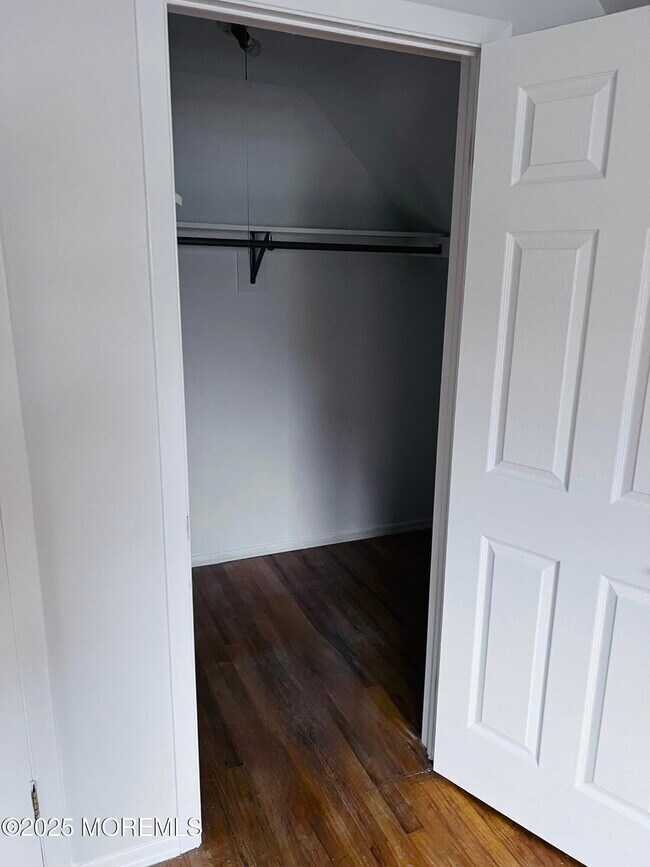 Building Photo - 891 Raleigh Dr